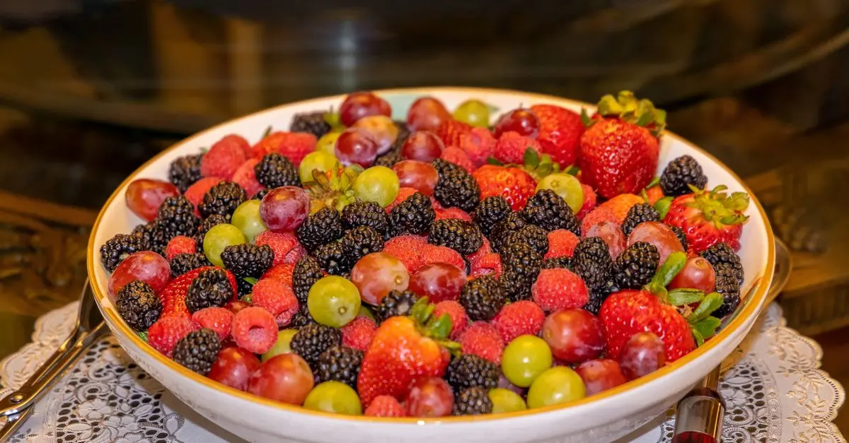 Les Fruits de Saison à Découvrir en Mai : Bienfaits et Recettes